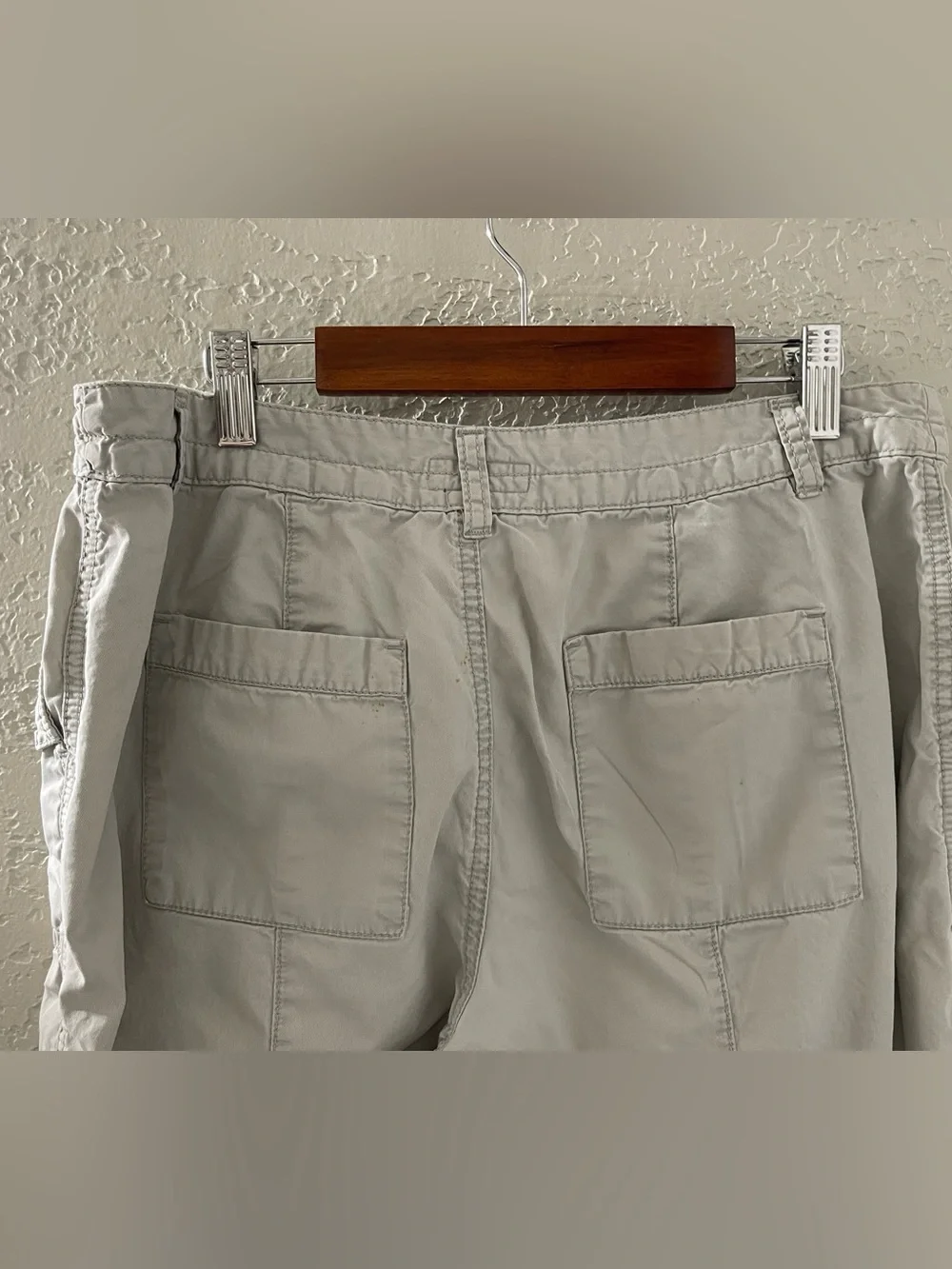 Merona Women’s Casual Relaxed Fit Light Tan Cargo Capris Size 12